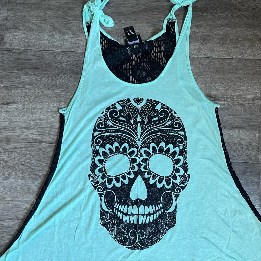 Womens skull top